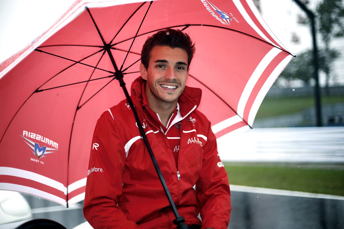 Wszystkiego najlepszego! Jestem dumna, że mogę obchodzić urodziny z taką postacią. Nigdy Cię nie zapomnimy @jules_bianchi #CiaoJules