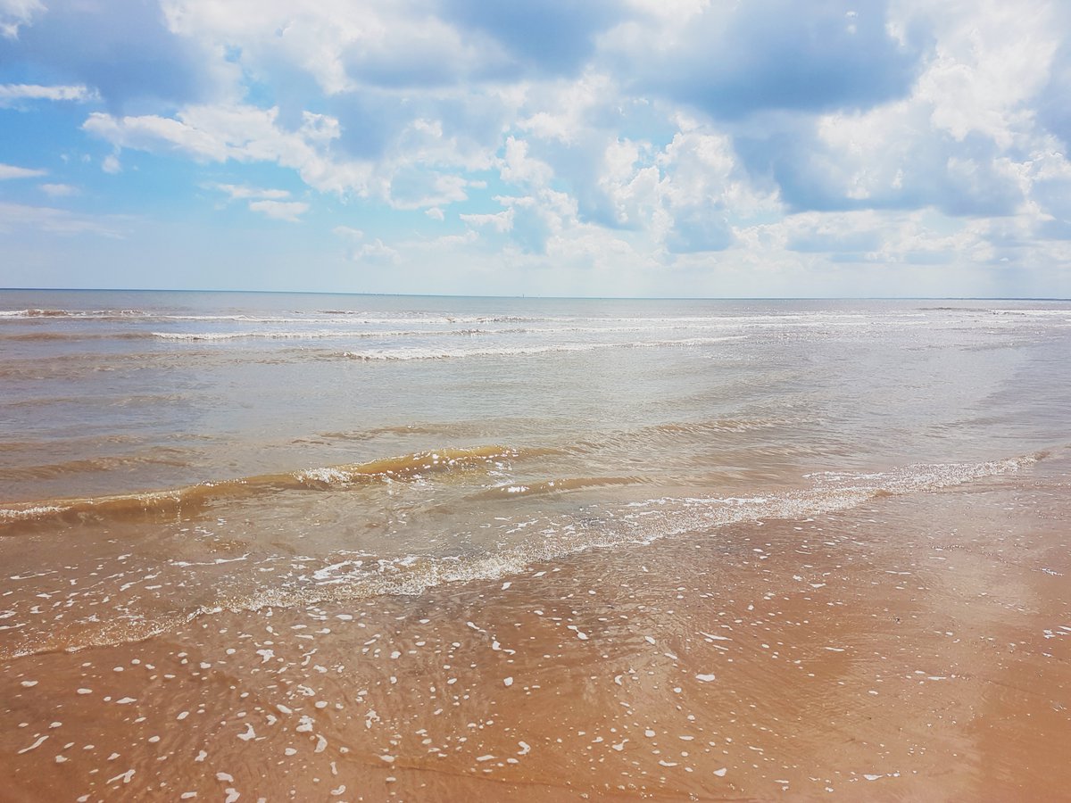 Hello, Twitter world. We took some time away(ish) from social media to focus on work, and also had a lovely (and very socially-distanced!) trip to the seaside. Excited to be back and sharing juicy content insights with you all 🌞 #MondayMotivation
