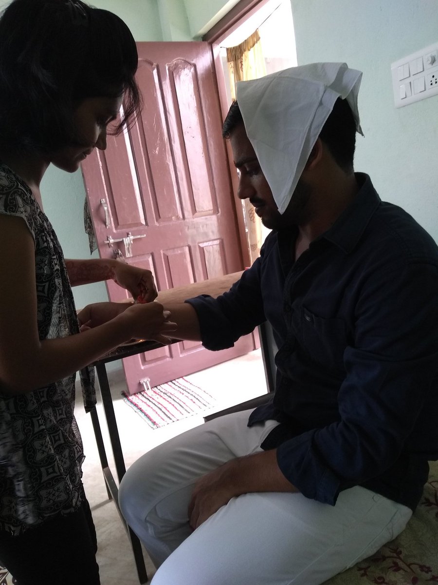 Ashishkrydv03's tweet photo. भाई-बहन के अटूट बंधन एवं स्नेह के प्रतीक रक्षाबंधन की आप सभी को हार्दिक शुभकामनाएं... #RakshaBandhan2020
#रक्षाबंधन_2020 #HappyRakshaBandhan #HappyRakhi #brosislove #pyaribehna https://t.co/uTKA6CH07D