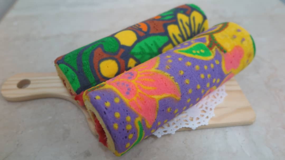 waroengkk's tweet photo. Halo !! Swissroll cake anyone?

Intro price. Kek Gulong Batik - RM28!

Filling: Strawberry, Pineapple, Hazelnut, Choc.

Klau ada yg berminat, bole DM atau WA https://t.co/ev3kb6ATSc 

Jgn lupa follow IG @ waroeng.kk 😉 TQ!

@sabah_netizen @sabaheats #Penampang #KKCity #Putatan https://t.co/IchxtXlRAX