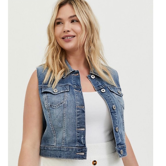 xtuddabaybee's tweet photo. So good I had to share! Check out all the items I'm loving on @Poshmarkapp #poshmark #fashion #style #shopmycloset #torrid #converse #vans: https://t.co/yUHgOzCSs2 https://t.co/1YcaOWfHFb