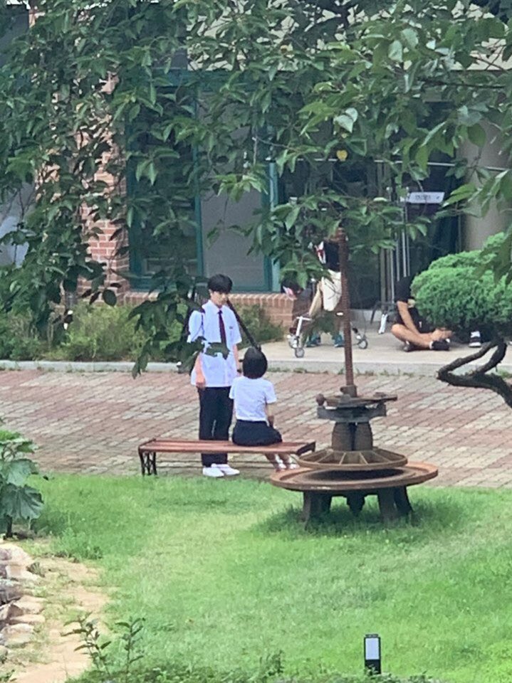wdzyohan's tweet photo. LOOK AT YOHAN IN HIS SCHOOL UNIFORM AND OMG THIS IS TOO CUTE https://t.co/69xgQ4KjdW