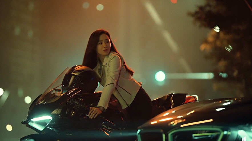 starmometer's tweet photo. It’s confirmed! Most Beautiful Woman of 2020 #SonYeJin is the newest face of @LiveSmart! #smartsignature #SmartYeJin https://t.co/iJrTiVqTBL