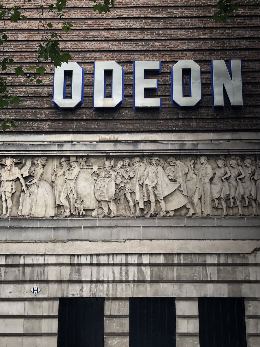 Amazing Odeon on Shaftesbury Avenue with a massive relief frieze – bei  Odeon