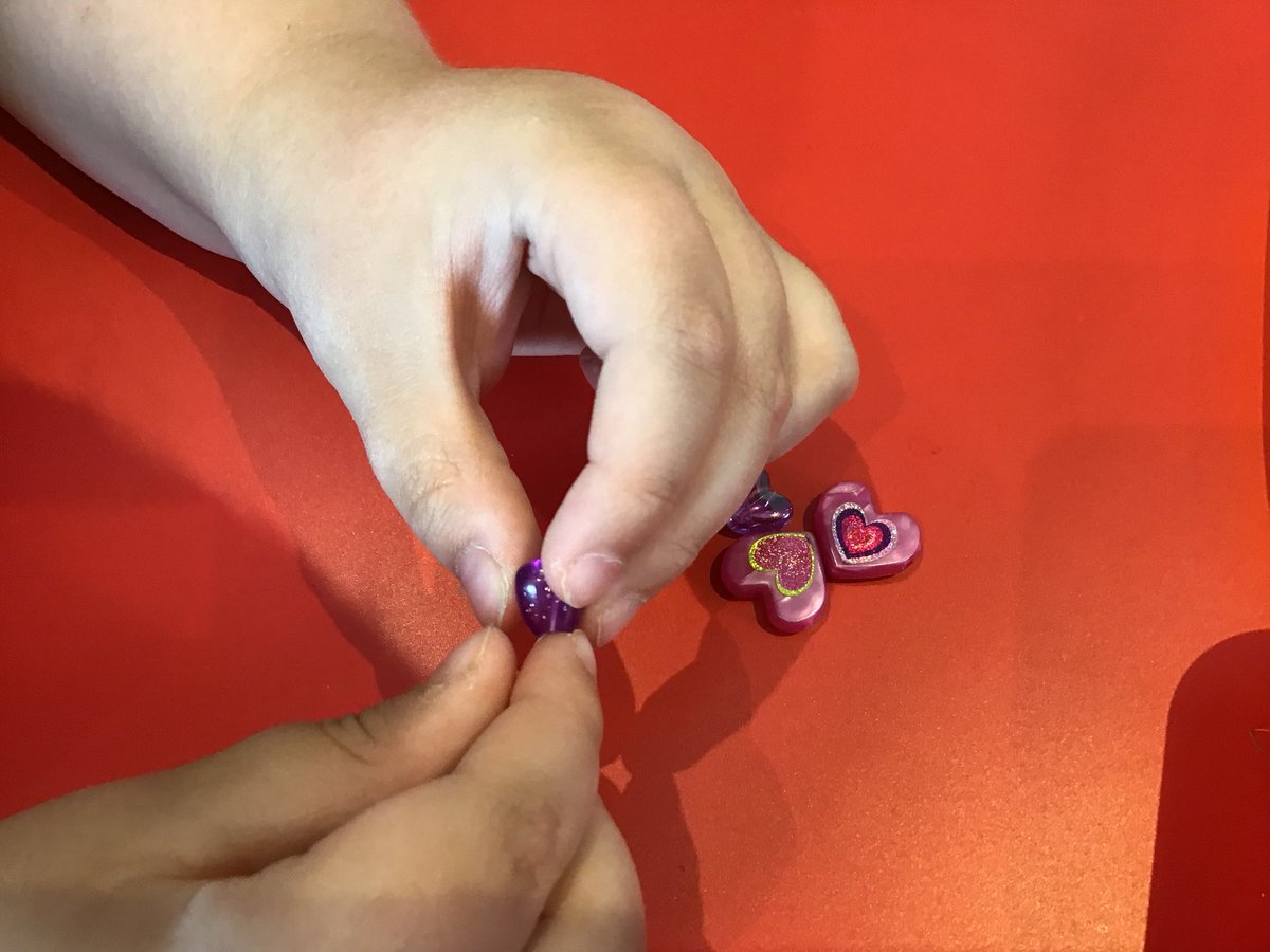 still_kel's tweet photo. Some fine motor skills development this morning as C gets #creative making her mummy a special bracelet. ☺️👏💗#homebasedchildcare #concentrationskills #artsandcrafts #earlyyears https://t.co/klFfzVM8My