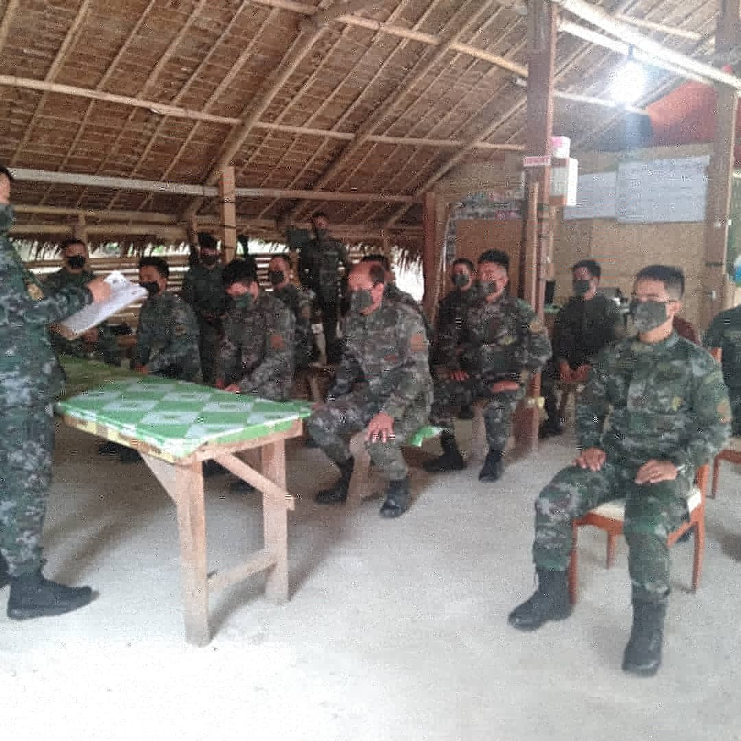 pnpsaf_6sab61sa's tweet photo. 61SAC personnel conducted Police Information and Continuing Education on News Article at H61SAC, Camp Tirambulo, Brgy. McKinley, Guihulngan City, Negros Oriental.
#PNPPATROLPlan2030
#Tagaligtas
#PNPKakampiMo
#WeServeAndProtect
#WeHealAsOne https://t.co/lcbLVHgtuO