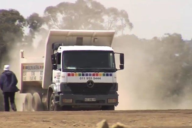 South African environmental activists are suing the government and mining companies to clean up toxic waste from gold mining, and to compensate people who have become sick from the contamination. Waste has released radiation nearby
buff.ly/3grhHob