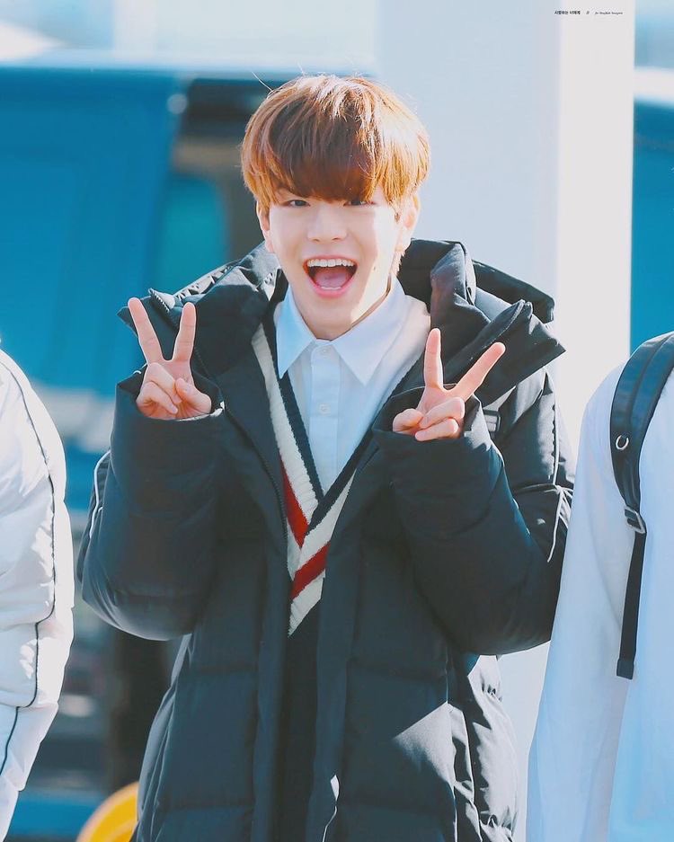 — seungmin as your highschool crush; a heart throbbing thread  #straykids    #skz