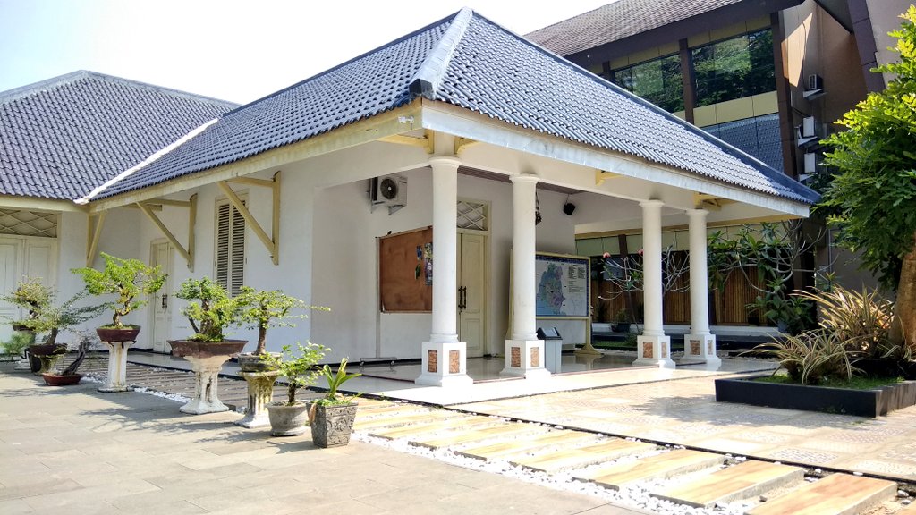 ydp_prabowo's tweet photo. Museum Anti Kolonialisme Pertama di Indonesia 🏛️🇮🇩

#MuseumMultatuli
#LebakUnique
#VisitLebak https://t.co/JVtss0onSL