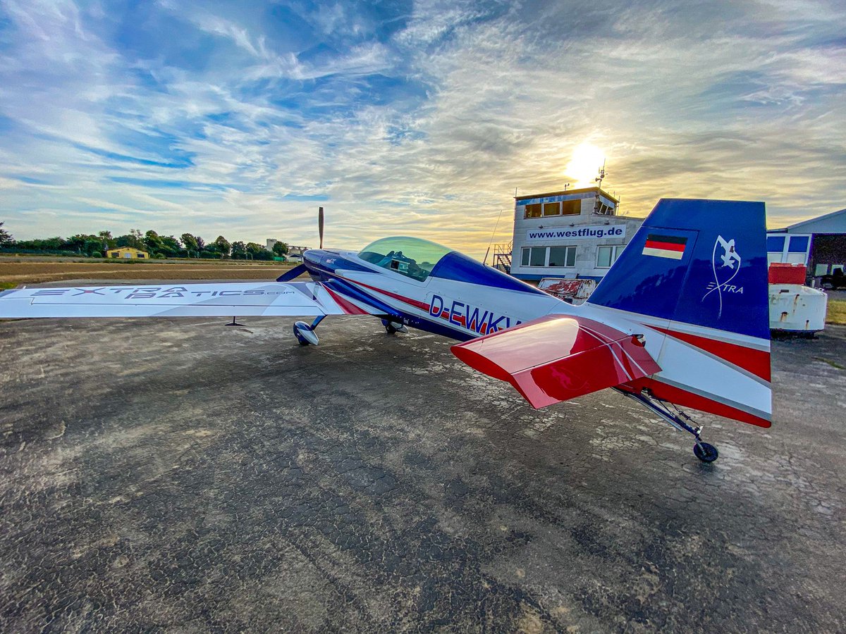 stani320's tweet photo. Starting a new week with a new plane in the logbook 😁 #extra300 #westflug #plane #flightdeckmonday #sun #sunrise #avgeek #aviation #avgeeks #sky #clouds #uprt https://t.co/TvsUQib4zj