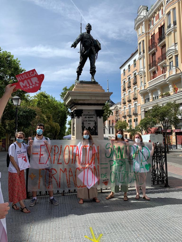 linosnchez's tweet photo. Seguimos de #HuelgaMIR https://t.co/k3hJm4eCLM