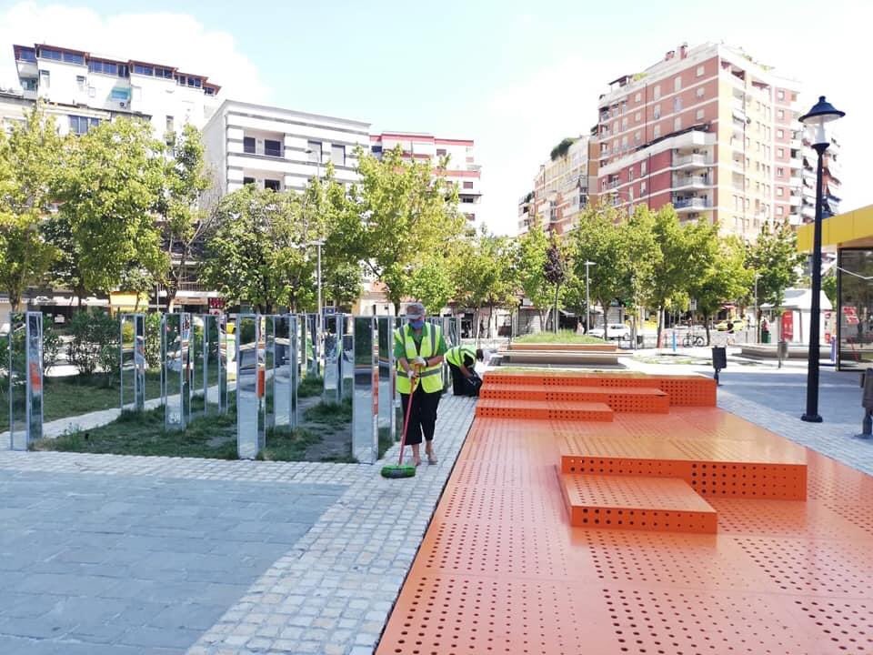 CityOfTirana's tweet photo. Tirana xixë🤩🤩🤩 falë punës fantastike të zonjave👷🏼‍♀️ duararta. 🙌🏻

Javë të mbarë! 🙏🏻 https://t.co/eSbcdqsHNf