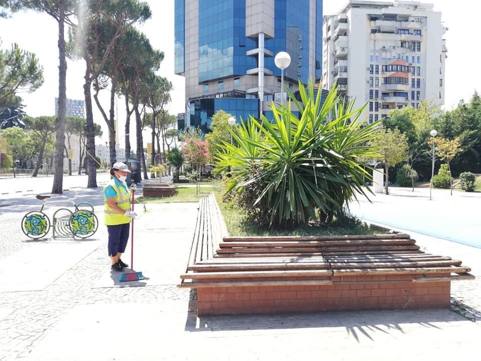 CityOfTirana's tweet photo. Tirana xixë🤩🤩🤩 falë punës fantastike të zonjave👷🏼‍♀️ duararta. 🙌🏻

Javë të mbarë! 🙏🏻 https://t.co/eSbcdqsHNf
