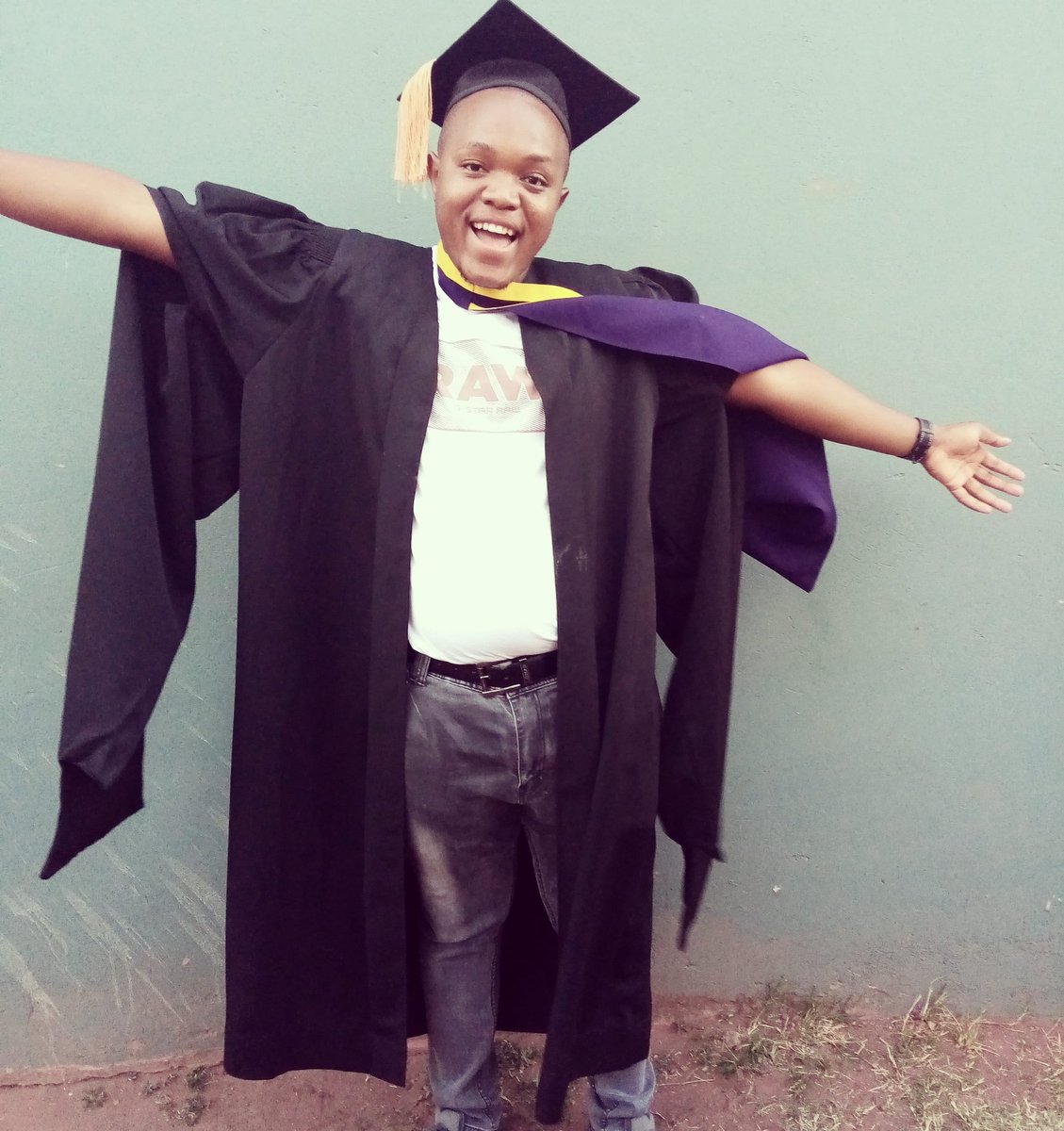 boika_blaqout's tweet photo. Cram Pass Forget
#CPF
#iGraduate
#IWasSurprised! https://t.co/se2zNuDVe8