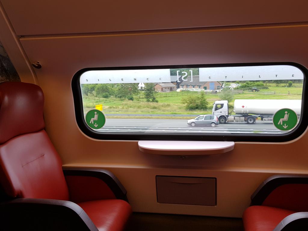 "Slecht nieuws" said the guard on the Utrecht to Arnhem Intercity - and we were all turfed out at Ede-Wageningen. Missed the stopping service to Duisburg, so it's a ride on the ICE...