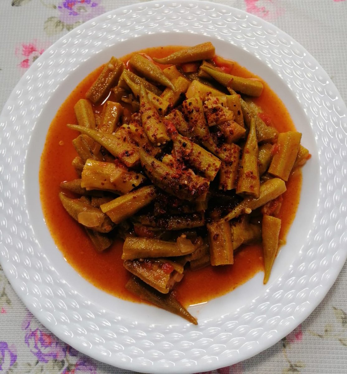 FTarifleri's tweet photo. BAMYA YEMEĞİ TARİFİ 🥣
 - Merhabalar Arkadaşlar🖐, bugün ev yemeklerinin bilindik lezzeti bamya yemeği ile karşınızdayım. 
Tarifi için Facebook: 👇

https://t.co/dQZCJxOO0c

#Bamya #Bamyayemeği #Akşamyemeği #Evyemekleri #Nefistarifler  #Enfes #FTarifleri #Fevkaladeyemektarifleri https://t.co/IdROf2PH8R