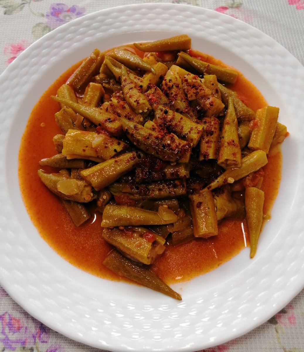 FTarifleri's tweet photo. BAMYA YEMEĞİ TARİFİ 🥣
 - Merhabalar Arkadaşlar🖐, bugün ev yemeklerinin bilindik lezzeti bamya yemeği ile karşınızdayım. 
Tarifi için Facebook: 👇

https://t.co/dQZCJxOO0c

#Bamya #Bamyayemeği #Akşamyemeği #Evyemekleri #Nefistarifler  #Enfes #FTarifleri #Fevkaladeyemektarifleri https://t.co/IdROf2PH8R