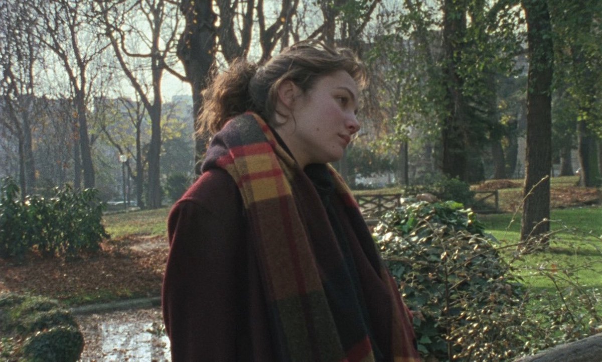 Sae パリを舞台に描かれる３つの恋の物語 待ち合わせはいつもカフェ その日デートした公園の名前を日記のタイトルにしてるのかわいい すれ違いや届かぬ想いに切なくなるけど爽やかな余韻を感じれるのはさすがロメール 出てくる女の子たち皆んな堂々