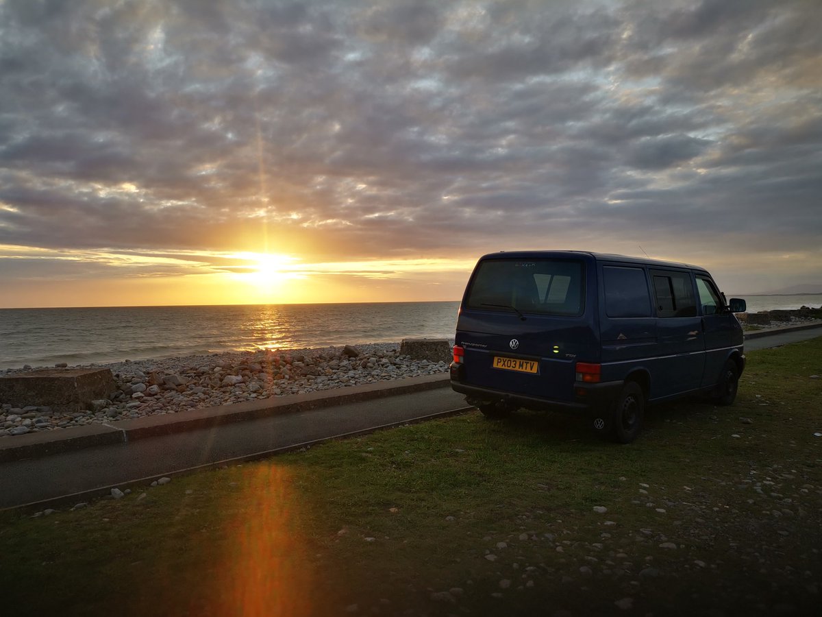 EvsNo8's tweet photo. Class weekend with the kids and their mates #vanlife #getaway #beachfun #t4project #sunnywales #bodyboarding https://t.co/2vwm0HXuZu