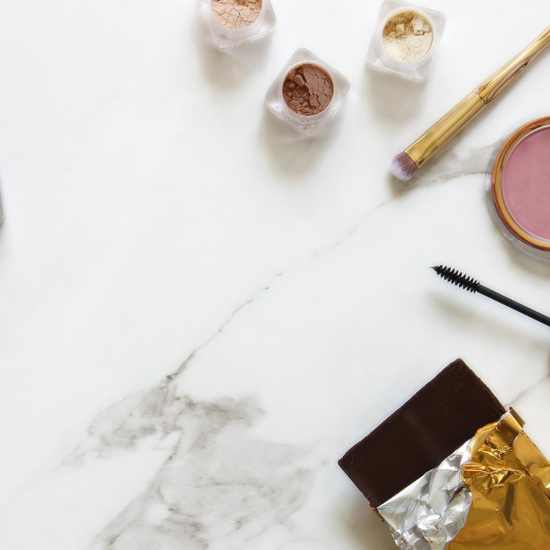 One benefit of natural make-up for those who suffer from migraines is the fact that it is fragrance free. Often, heavily fragranced products can cause odour-induced headaches so if you’re sensitive to fragrance then natural make-up is a great alternative.