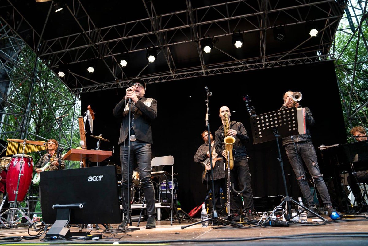 Ieri concerto spettacolare in una cornice mozzafiato come quella dei Laghi di Fusine 🤩
Grazie al <a href="/NoBordersMusicF/">No Borders Music Festival</a> , ma soprattutto grazie a tutti i presenti che nonostante la pioggia sono rimasti a cantare e divertirsi con me 🎶