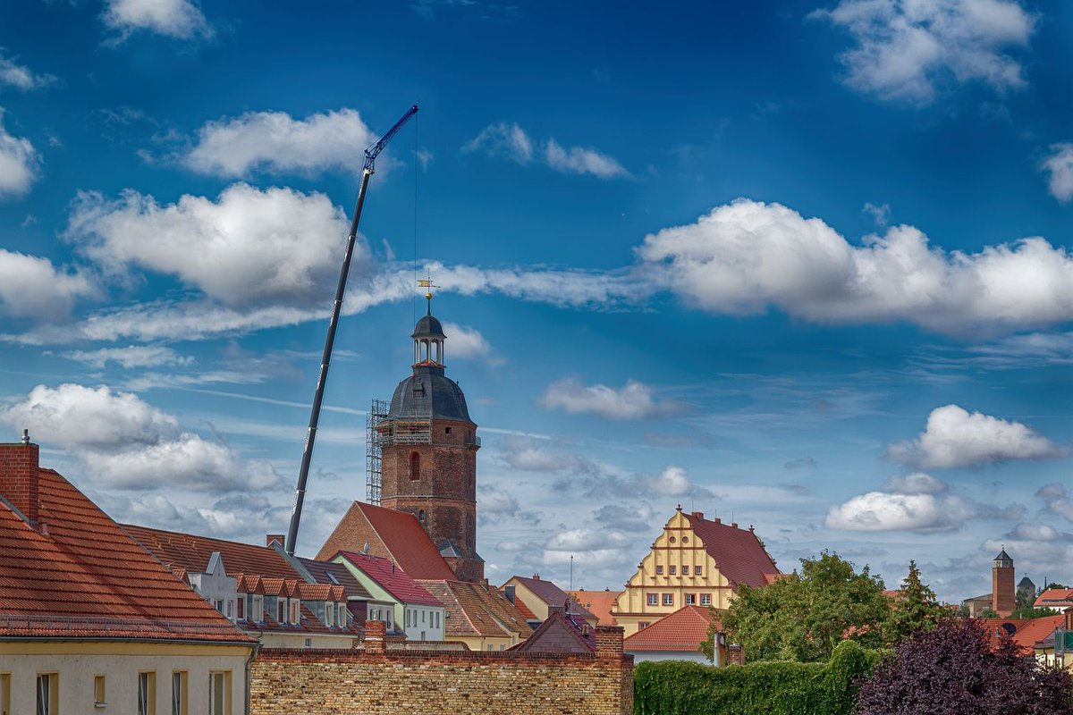 streuverluste's tweet photo. #Eilenburg Gerüstbau am Kirchturm (62,55 m) der Nikolaikirche im Zentrum der #Weltkleinstadt #Nordsachsen #architecture https://t.co/zlXrE3y5Wo