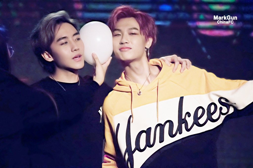 MarkGun_ChinaFC's tweet image. 世界是一个加大版的糖罐，选择性千千万，
#LBCxMG_CFC2ndAnniDay
可我只想用手捧住你这颗独一无二的珍珠糖。
#magusMG  
🍊🖤💛🍊
文案：荼黎