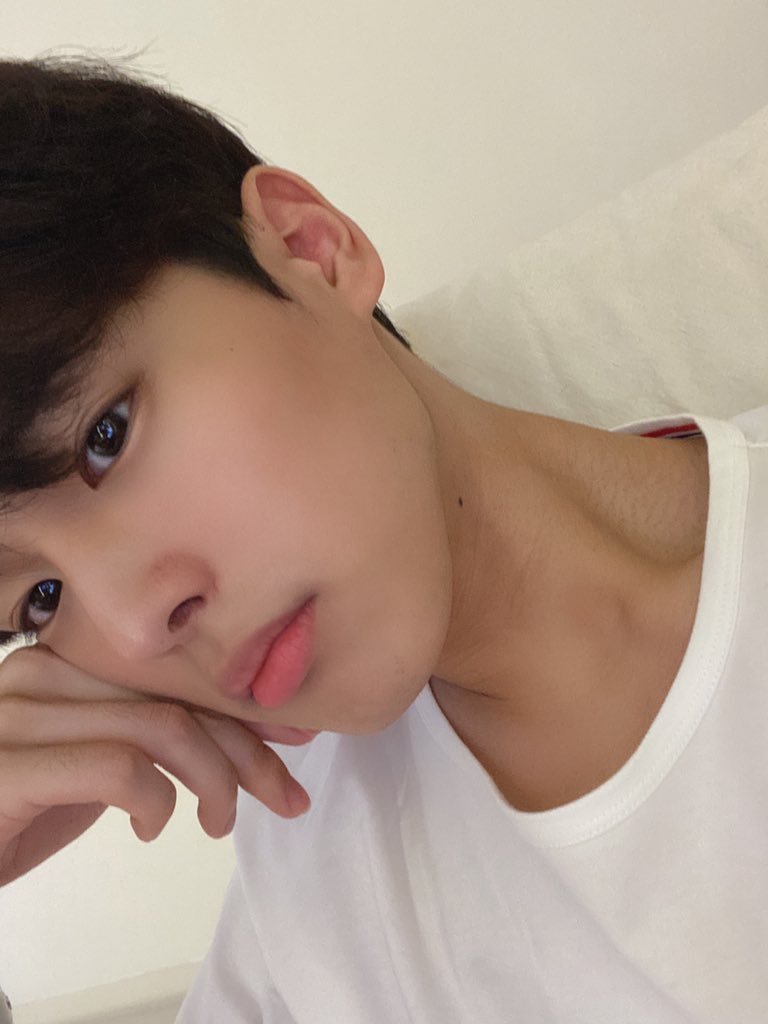 NewWorld_VICTON's tweet photo. [#병찬] 월요일도 화이팅~!!
😊😊😊😊😊🐶🐥 https://t.co/YfcWgIZk1Z