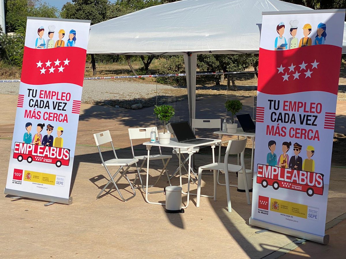 DeMairena's tweet photo. Hoy hemos puesto en marcha #EmpleaBus. Una oficina de empleo móvil que dará servicio a los 25.000 madrileños de la Sierra Norte.  Primera parada,  @ayto_venturada https://t.co/l3IHapfGCw