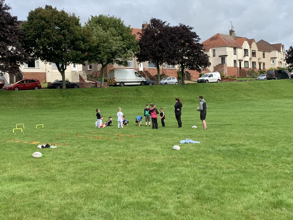 MicrosMinis's tweet photo. We are lucky to have an under 16 and 18 squad who are happy to assist with our training while the older coaches instruct from the sideline. https://t.co/R26QzxDjrM