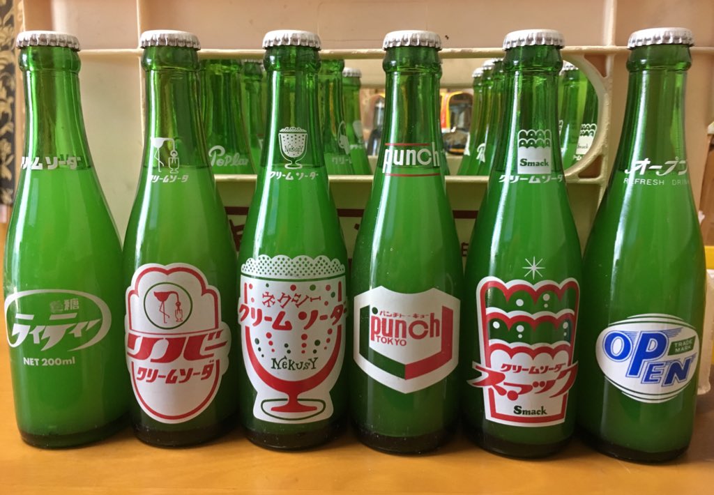 Licht リヒト 中身入り瓶クリームソーダシリーズ 様々なブランド デザインで面白い 赤色が緑色の瓶と相性がよく オシャレになる