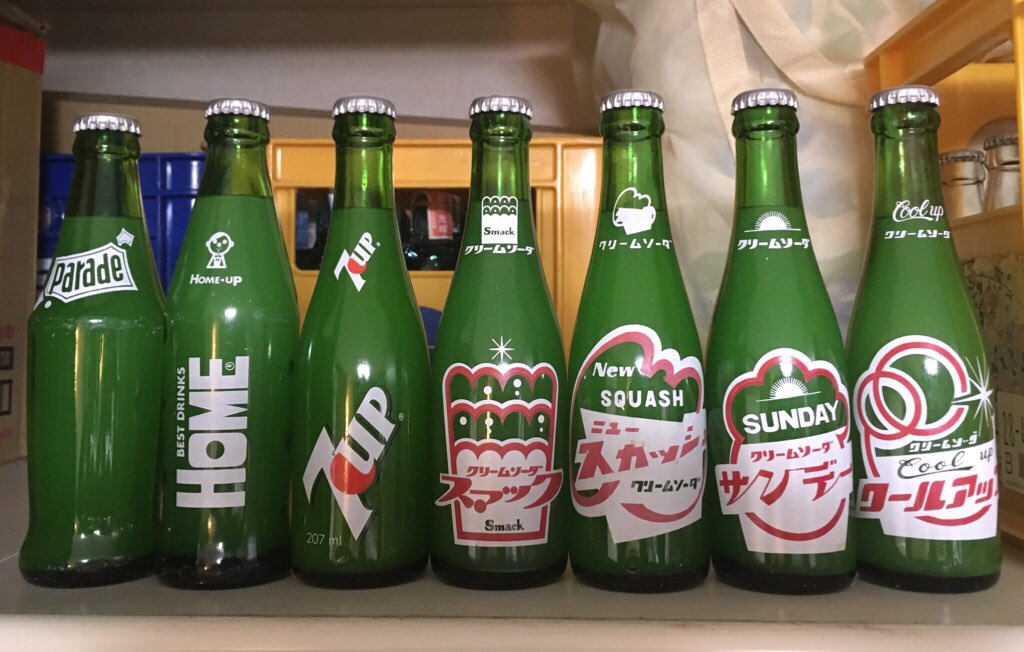 Licht リヒト 中身入り瓶クリームソーダシリーズ 様々なブランド デザインで面白い 赤色が緑色の瓶と相性がよく オシャレになる