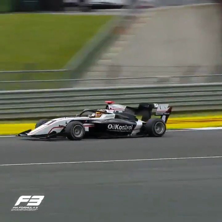 Making it look easy! π
@sebastianferw finds a way through! π
#BritishGP π¬π§ #F3 https://t.co/UyggZSpI1q