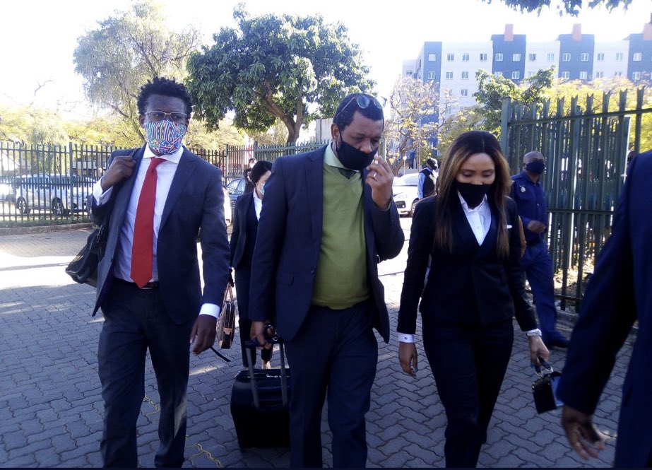 I imagine the magistrate almost pissed in his pants when he walked in his courtroom &amp; found 2 SC and a barrage of lawyers. 😂😂😂

Noma ke bosso 👌🏿

#NomaGigaba