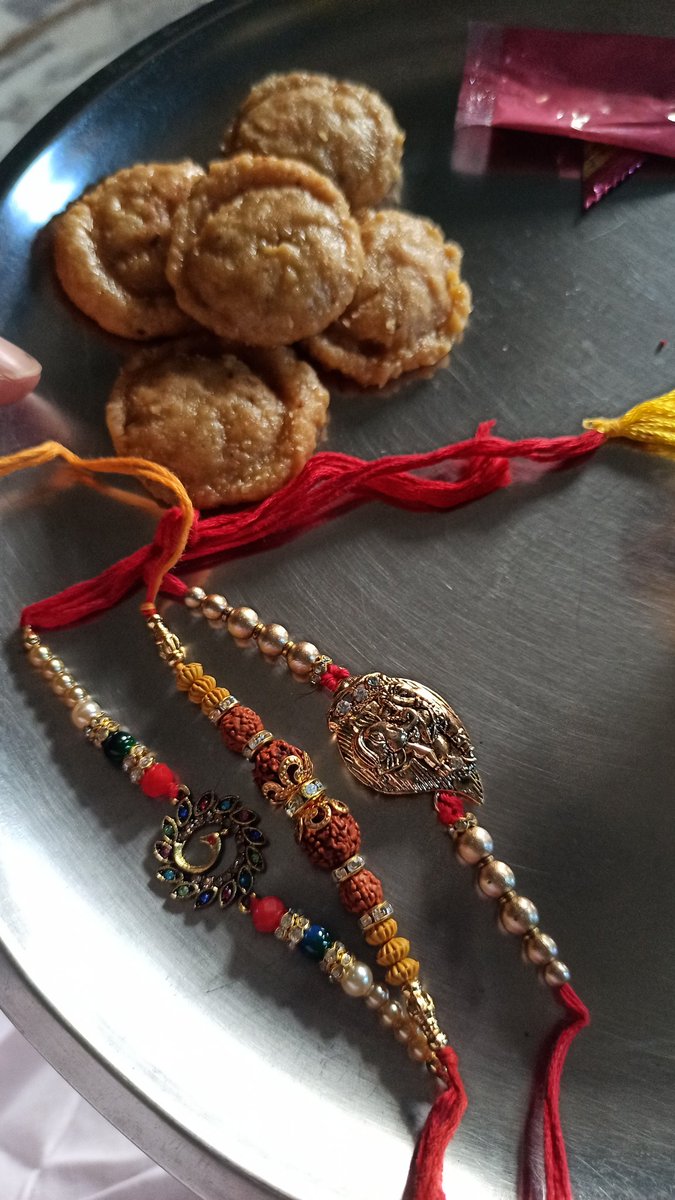 san6443's tweet photo. बहन का प्यार किसी दुआ से कम नहीं होता,
वो चाहे दूर भी हो तो गम नहीं होता
अक्सर रिश्ते दूरियों से फीके पड़ जाते है
पर बहन भाई का प्यार कभी कम नहीं होता

Happy #RakshaBandhan2020 https://t.co/zlDmyRA96Q