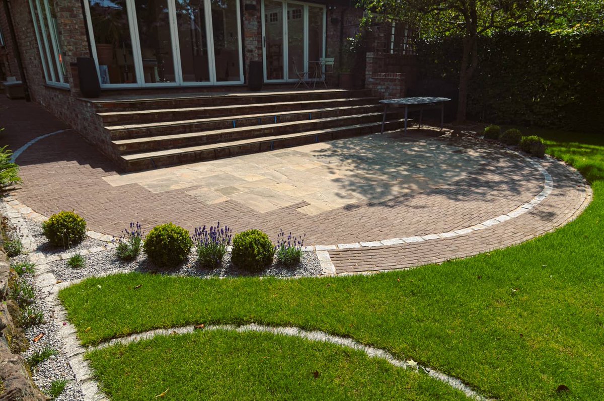 NaturDimensions's tweet photo. @brickworksvandemoortel camel bricks & granite setts link the rear garden to the rest of the design & encirclie & integrate the upcycled sandstone #claybricks #granite #gardendesign #outdoorlivingspace #pavingdesign #gardenstyles #shadowplay #steps #circles #gardenphotography https://t.co/ZQm28lyggx