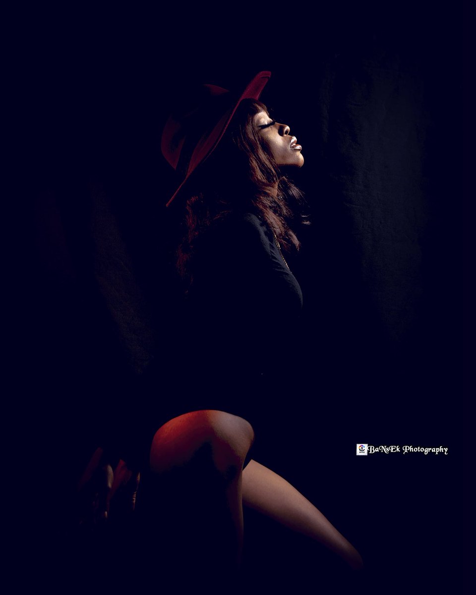 bjs4bansek's tweet photo. THE HAT GIRL*  series #Chapter4 when the HEART is worried, the SOUL need to connect into the highest Realm. #BaNsEkPortfolio #BaNsEkPictures #BaNsEkstudio #BaNsEkphotography https://t.co/VaxCTHBexv
