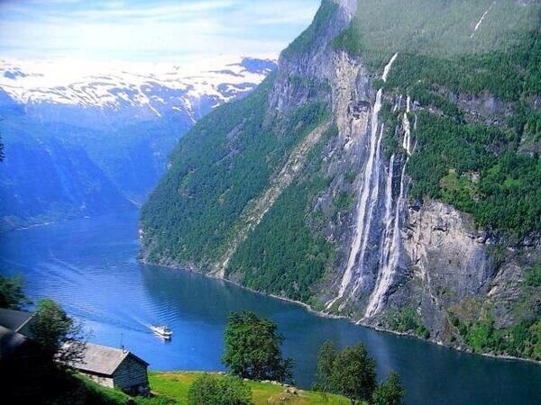 大切な人と見たい 世界の景色 ノルウェー 西ノルウェーフィヨルド群 ノルウェーにあるユネスコの世界遺産のひとつ ノルウェーでは初の世界自然遺産である