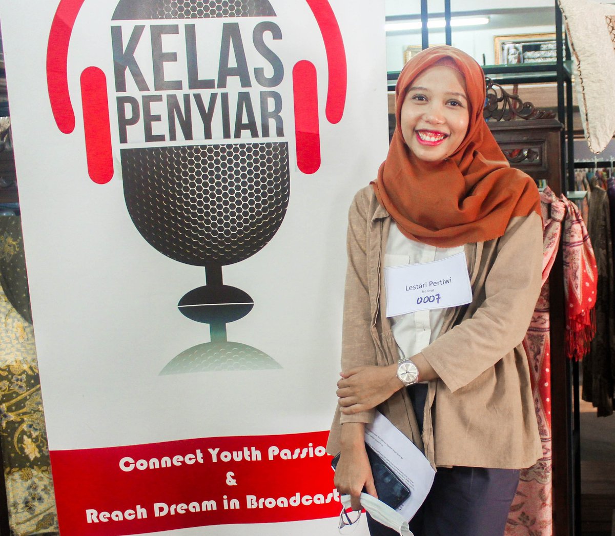 kelaspenyiar_ID's tweet photo. Ini dia para pemenang The Best Group Presentation &amp; Live Report di Final Assesment batch 17 #broadcastingadvanceclass Yg langsung dinilai oleh para mentor yaitu @prasidyapuspa &amp; @radityaharda 🤩 Tentunya semua peserta adalah yg terbaik. Tinggal mengasah dan terus berlatih. https://t.co/mnifmGnKNr