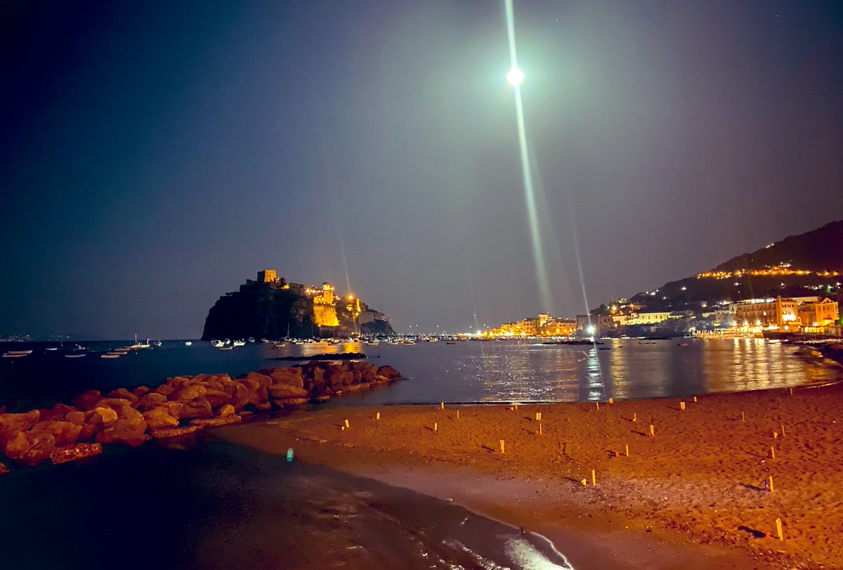 Lswitch's tweet image. La luna piena di agosto.