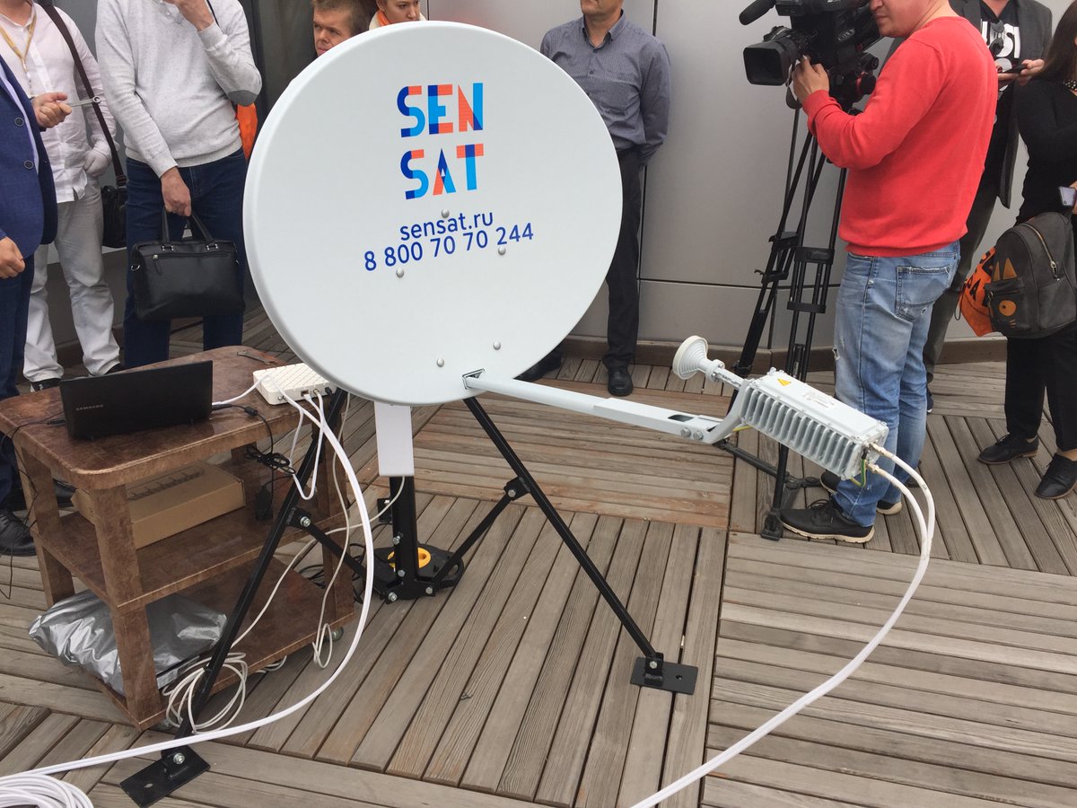 спутниковая антенна на доме. спутниковая связь рткомм. спутниковые интернет операторы. угол наклона спутниковой тарелки eutelsat hot bird 13c (13°e). 0°e.