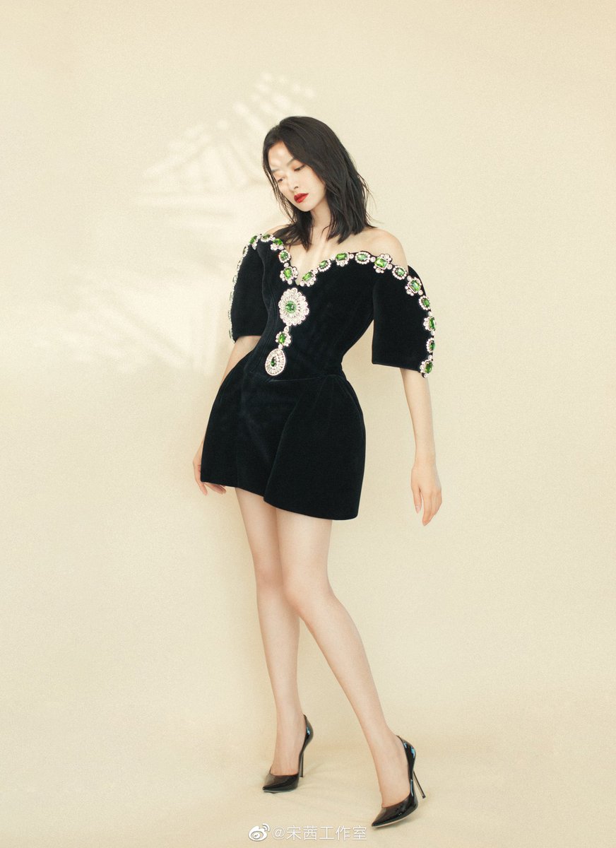 functionlove's tweet photo. 200803 f(Victoria) = Studio Weibo Updates - Youhug Media Annual Press Conference [15P] https://t.co/zFY9w4xKGU https://t.co/dd3DawpAT9