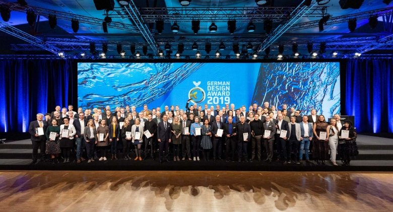 docontractmad's tweet photo. #Nodum, un sistema de organización modular fabricado por JG que permite vertebrar los espacios de trabajo, ha sido premiado con el #GermanDesignAwards, uno de los máximos galardones del diseño en Alemania. Descubre más sobre el galardón aquí: https://t.co/ZlJiv4FwSK https://t.co/ZuFR41qcp1