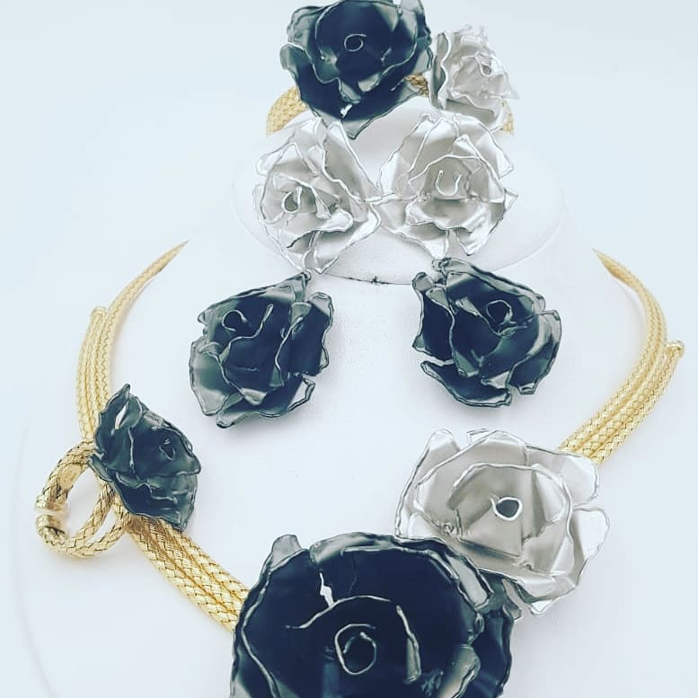 kumasicitymall's tweet photo. Get these amazing jewelry from The Velvet Box Kumasi City Mall shop adjacent Shoprite Ghana at amazing discount prices! #KumasiCityMall #Strongertogether #VelvetBox #Jewelry https://t.co/GXLekgUERK