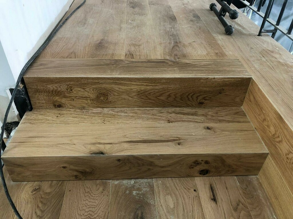 COMONSL's tweet photo. Le damos a esta escalera un acabado en madera natural con borde en inglete para un efecto de definición perfecto. El pavimento continúa por la escalera sin problemas!

#madera #pavimento #parque #parquet #valencia #instalador #eorkinprogress #diseñointerior #interiorismo #ar… https://t.co/4zdhipN6wr