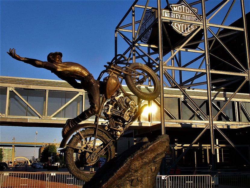 HankAaronTrail's tweet photo. Day 3 of Hank Aaron State Trail DIY Run/Walk/Ride - quintessential Milwaukee along the Trail. Join us this week as we get out and explore! https://t.co/PwrE03Cg7H
#HankDIY #RunTheHank #WalkTheHank #RideTheHank
Photo Credit: Ken Roszak https://t.co/Lx7Tk3LXiw