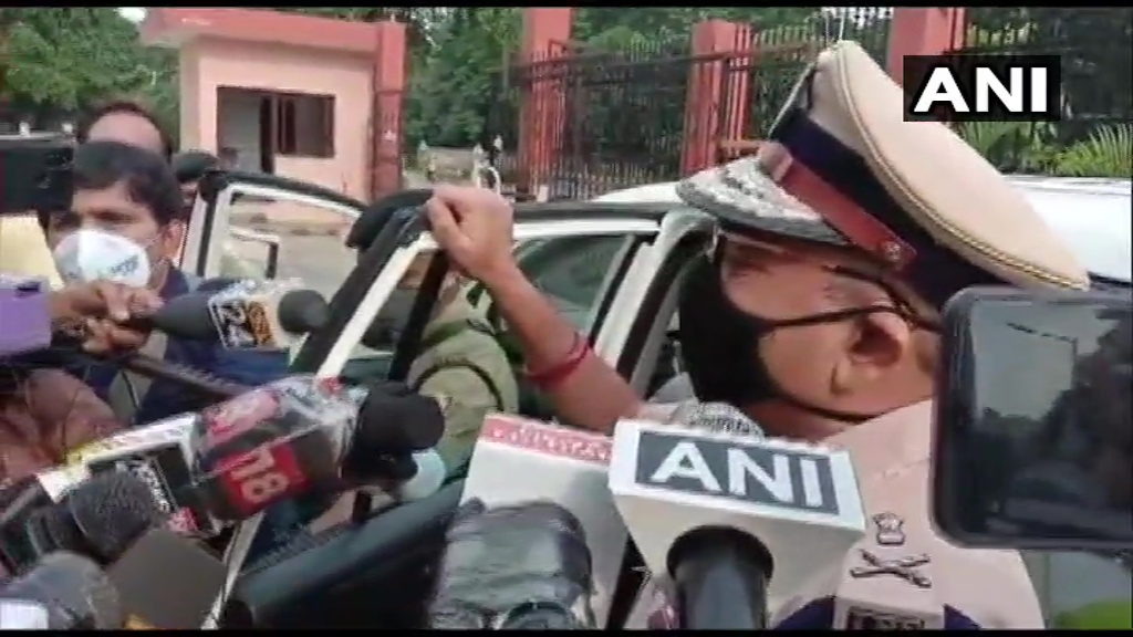 ANI's tweet photo. We examined the quarantine guidelines. It appears it was not needed. If an official goes there, after informing &amp; requesting for accommodation and vehicle, it means he didn't go there secretly. He could've been exempted. Patna IG is writing to BMC Chief today about it: Bihar DGP https://t.co/RXYjJ1Sevm