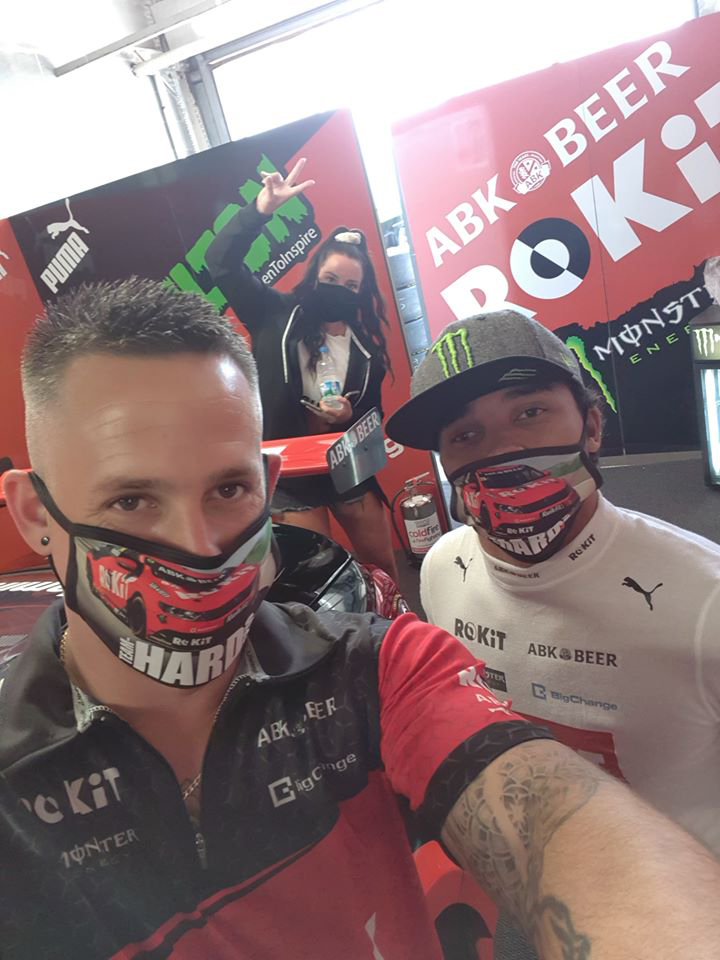 WizardEmb's tweet photo. Awesome to see @nicolashamilton and @TeamHardRacing mechanic Steven in their Custom Face Coverings by Wizard Embroidery 🤘🏁

#customfacecoverings #customfacemasks #custom #printed #facewear #facemasks #nicolashamilton #btcc #doningtonpark https://t.co/6P0l2UoUyT