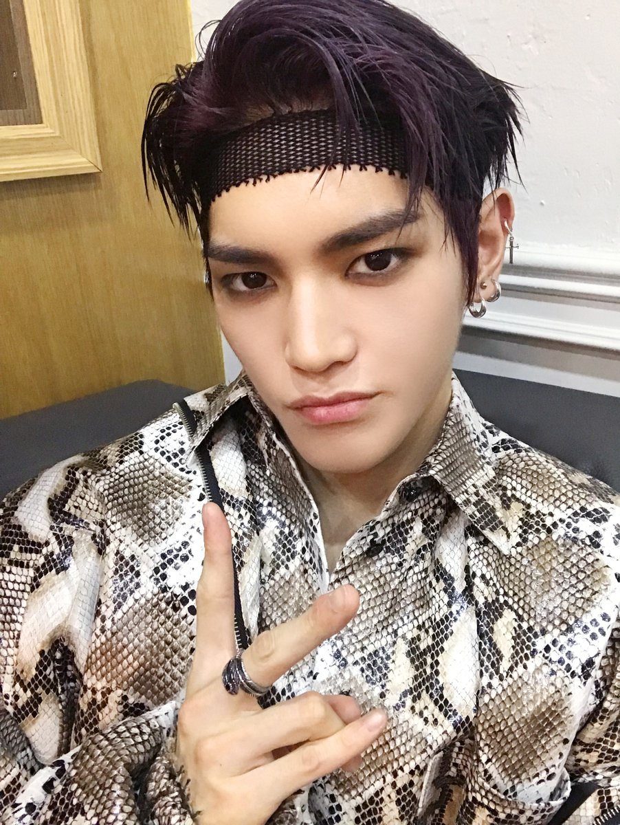 superm's tweet photo. [Too Good To Be Kept 📂 : SuperM 🤘] 
#ThrowBackToJoppingMVmaking
 
#TAEYONG #SuperM #WeAreTheFuture #SuperMTheFuture https://t.co/ysiIT9F7XP