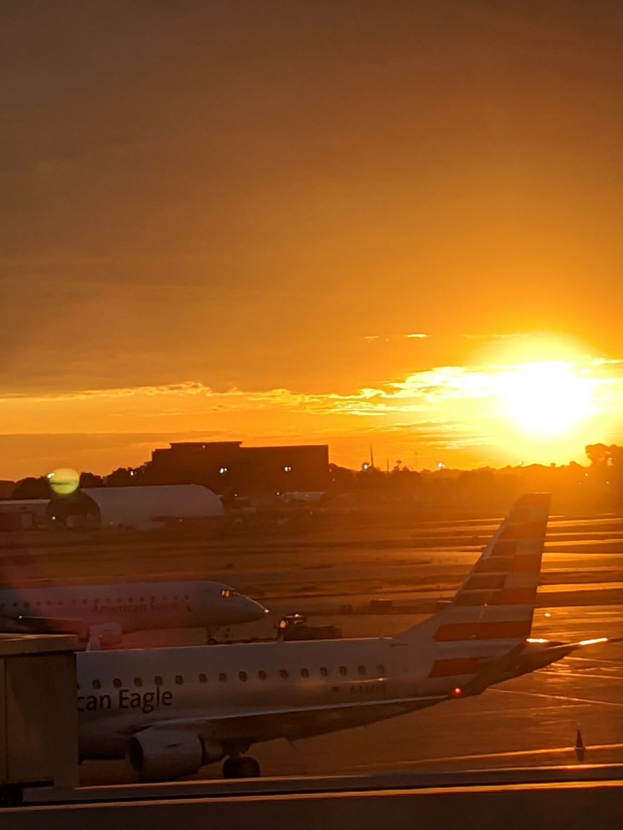 RudyGIII's tweet image. Good Morning St. Louis.
Start the week off right. 
#Avgeek #STL #kstl
